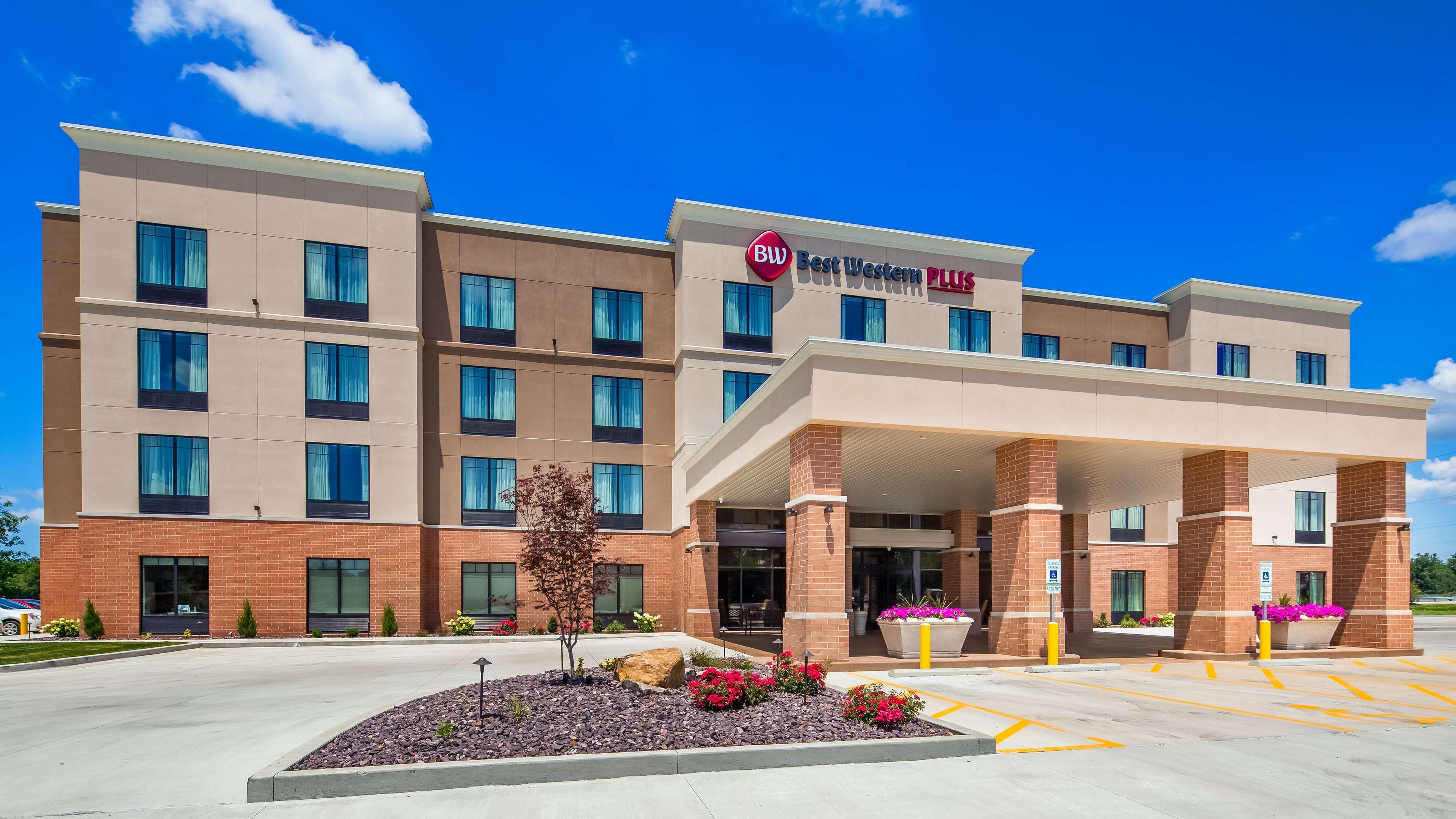 Best Western Plus Hobby Airport Inn And Suites Хьюстон Экстерьер фото