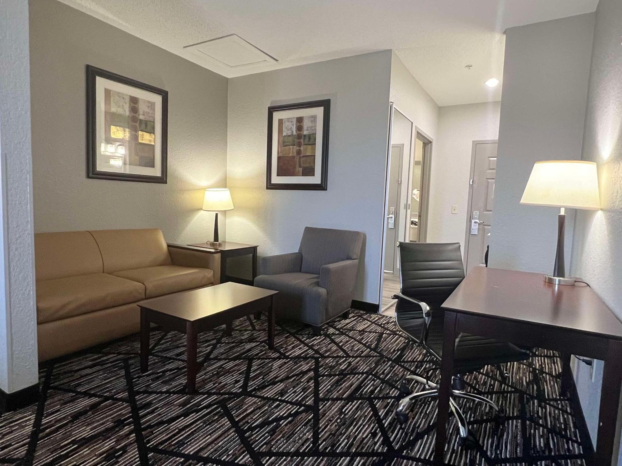 Best Western Plus Hobby Airport Inn And Suites Хьюстон Экстерьер фото
