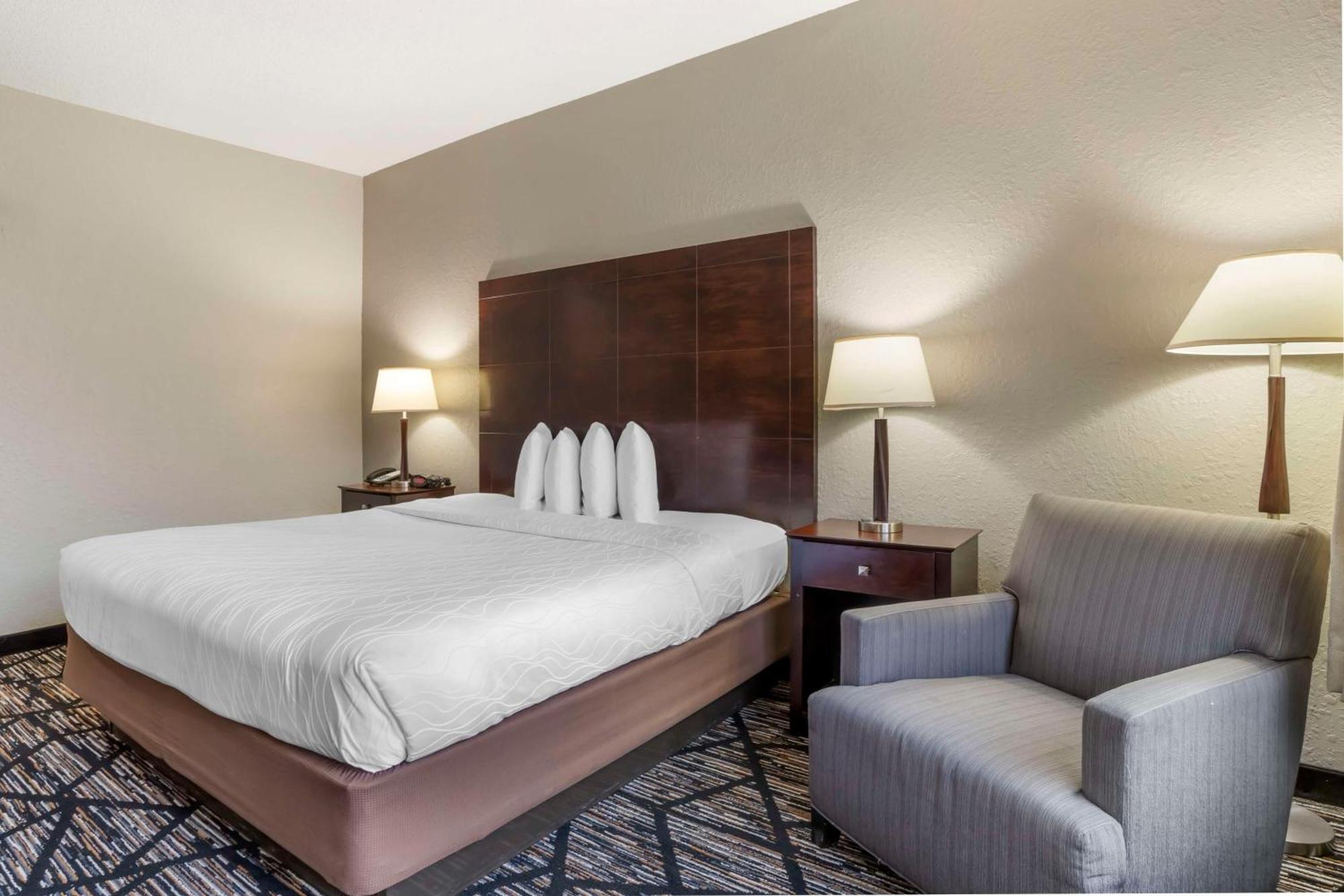 Best Western Plus Hobby Airport Inn And Suites Хьюстон Экстерьер фото