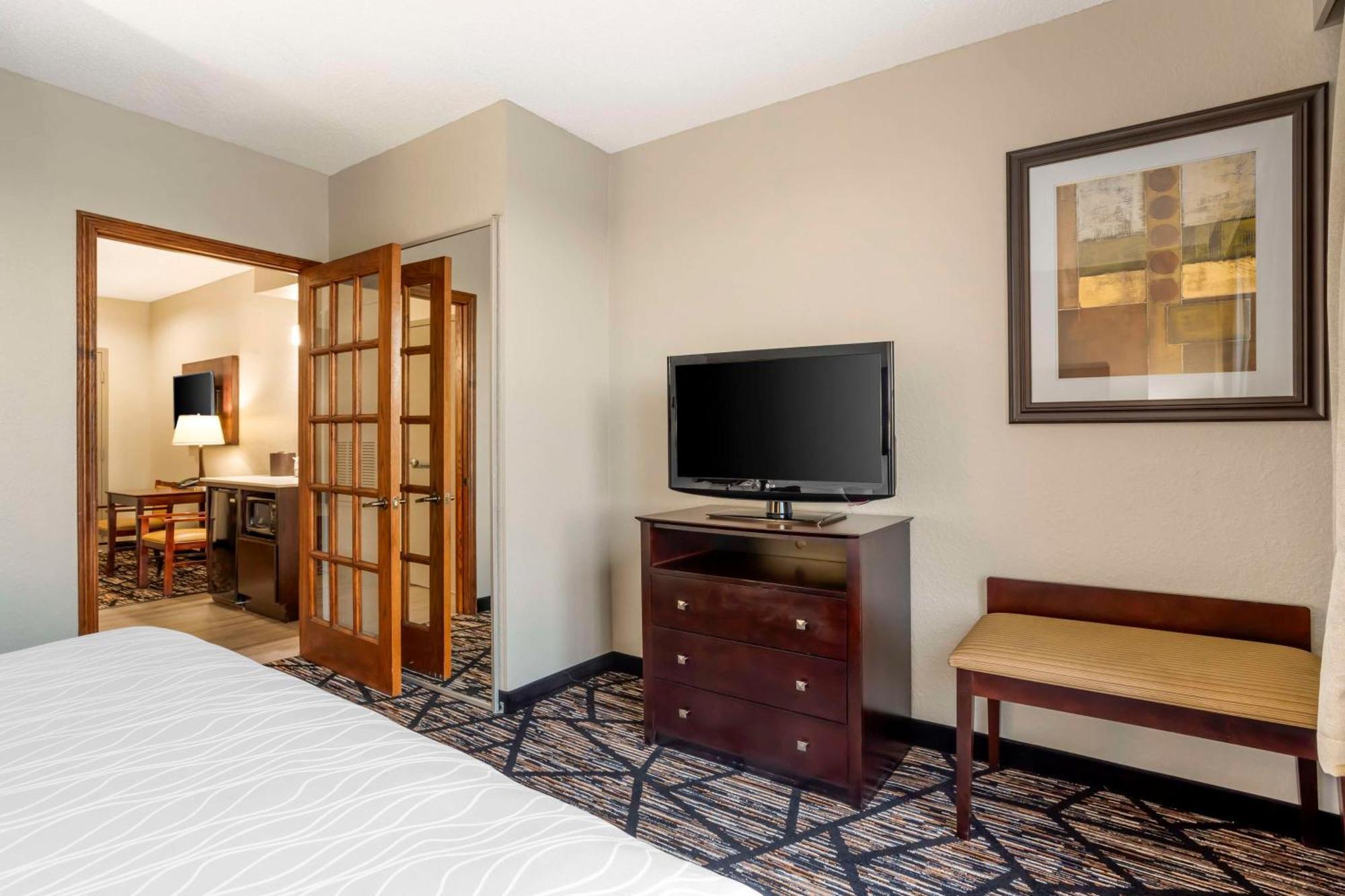 Best Western Plus Hobby Airport Inn And Suites Хьюстон Экстерьер фото