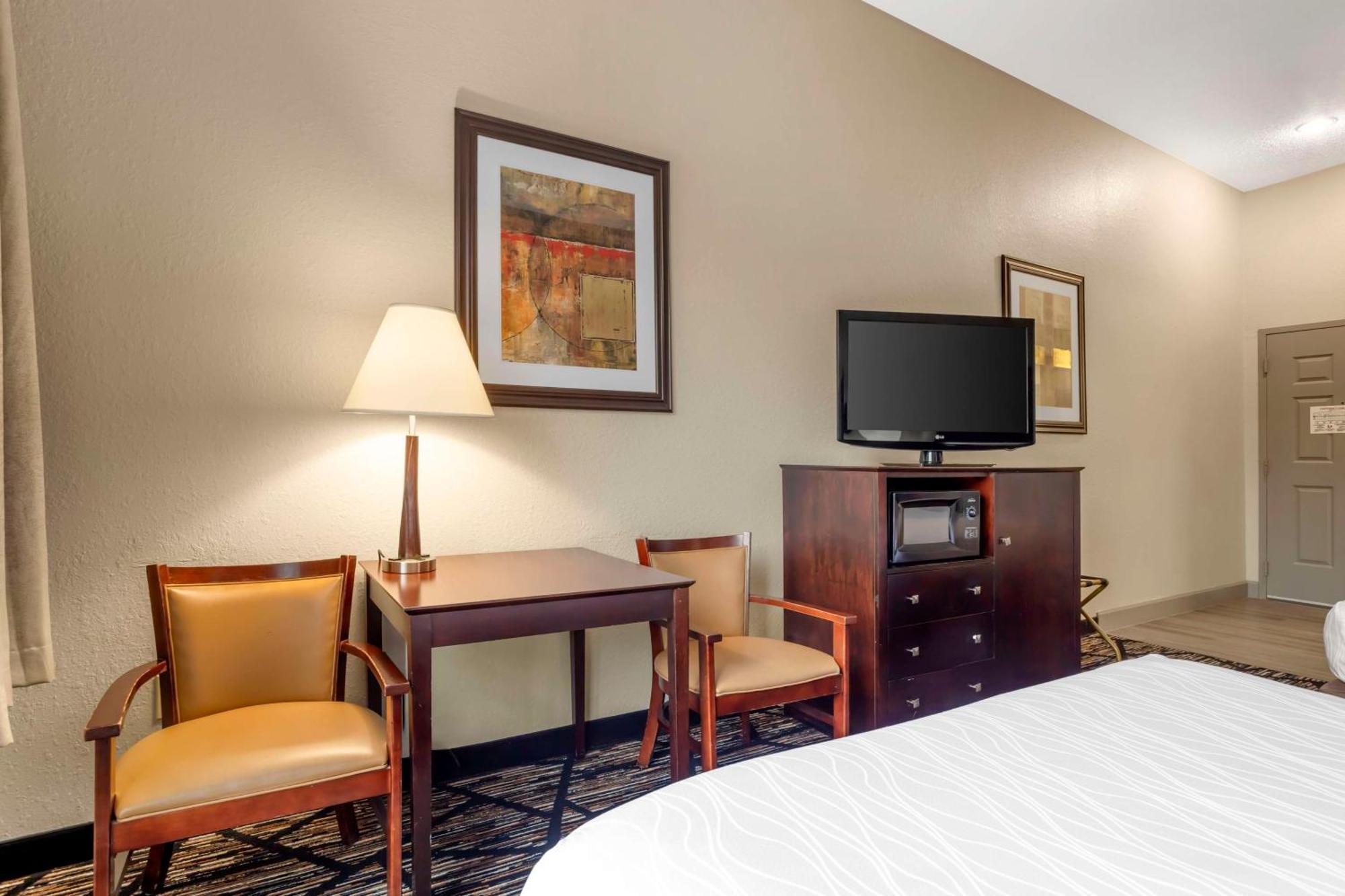 Best Western Plus Hobby Airport Inn And Suites Хьюстон Экстерьер фото