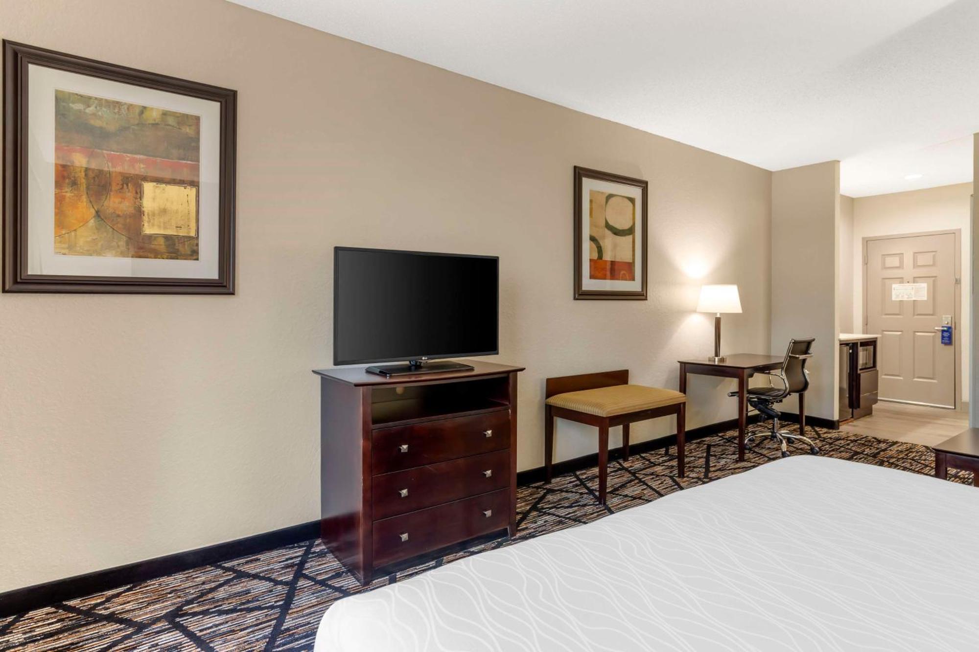 Best Western Plus Hobby Airport Inn And Suites Хьюстон Экстерьер фото