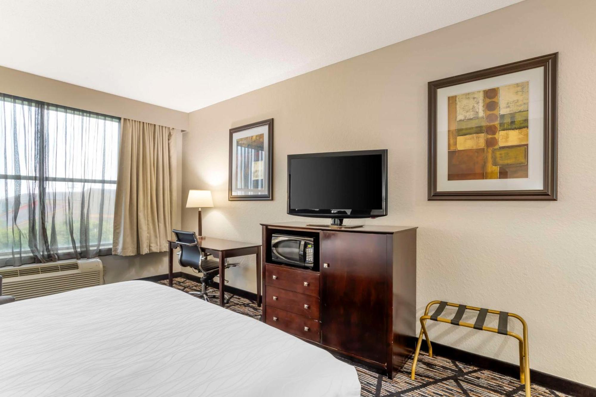 Best Western Plus Hobby Airport Inn And Suites Хьюстон Экстерьер фото