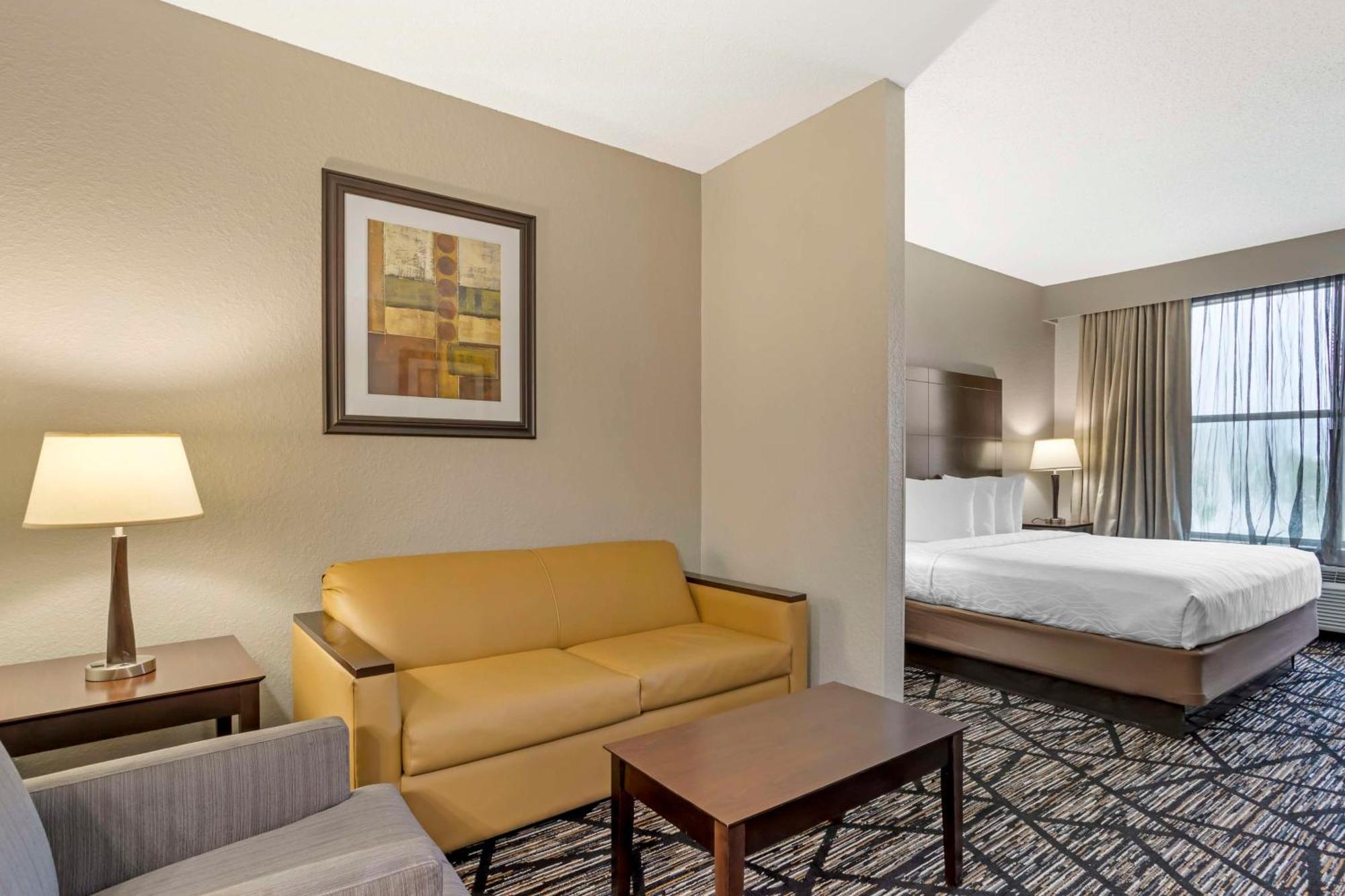 Best Western Plus Hobby Airport Inn And Suites Хьюстон Экстерьер фото