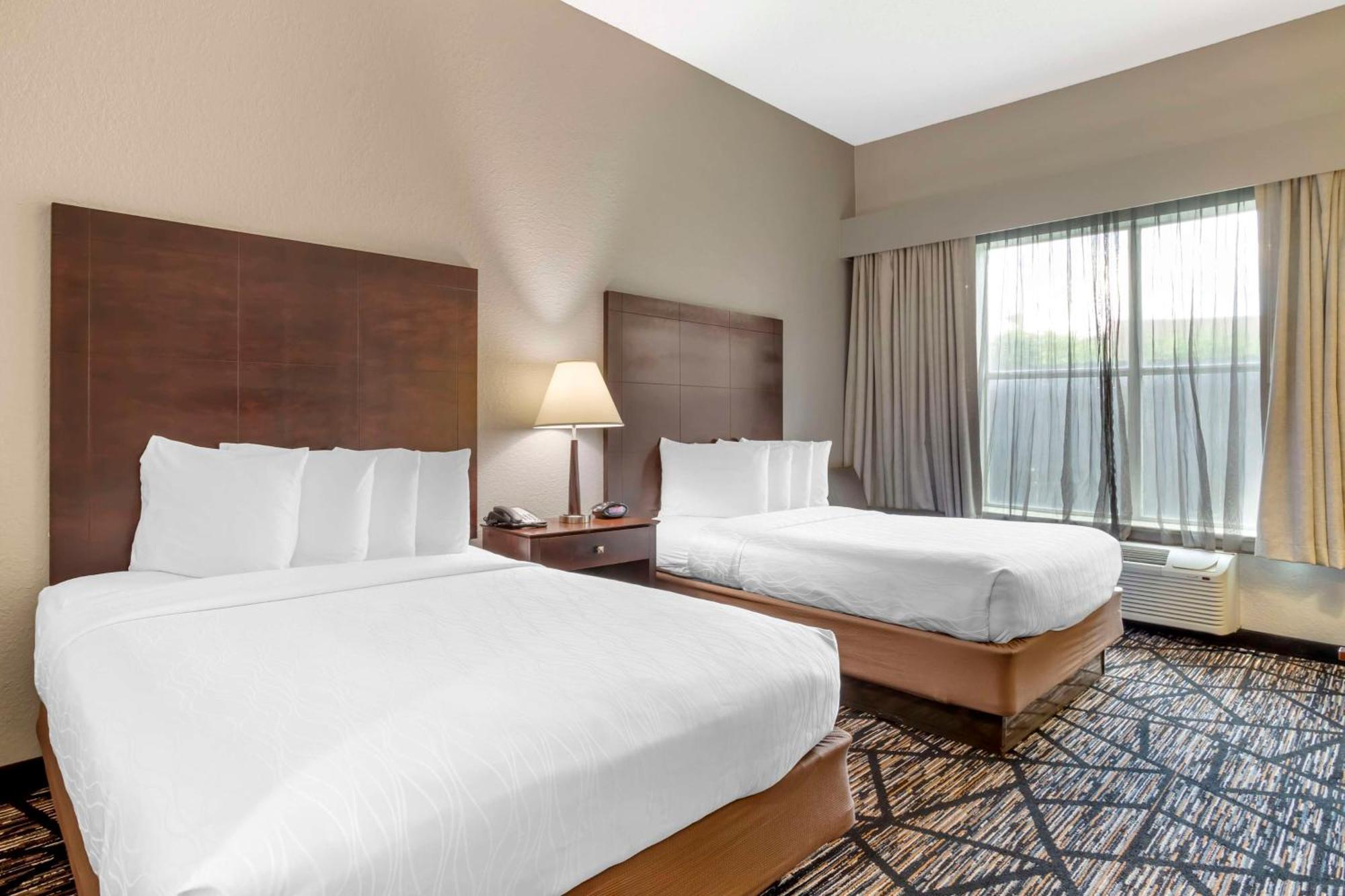 Best Western Plus Hobby Airport Inn And Suites Хьюстон Экстерьер фото