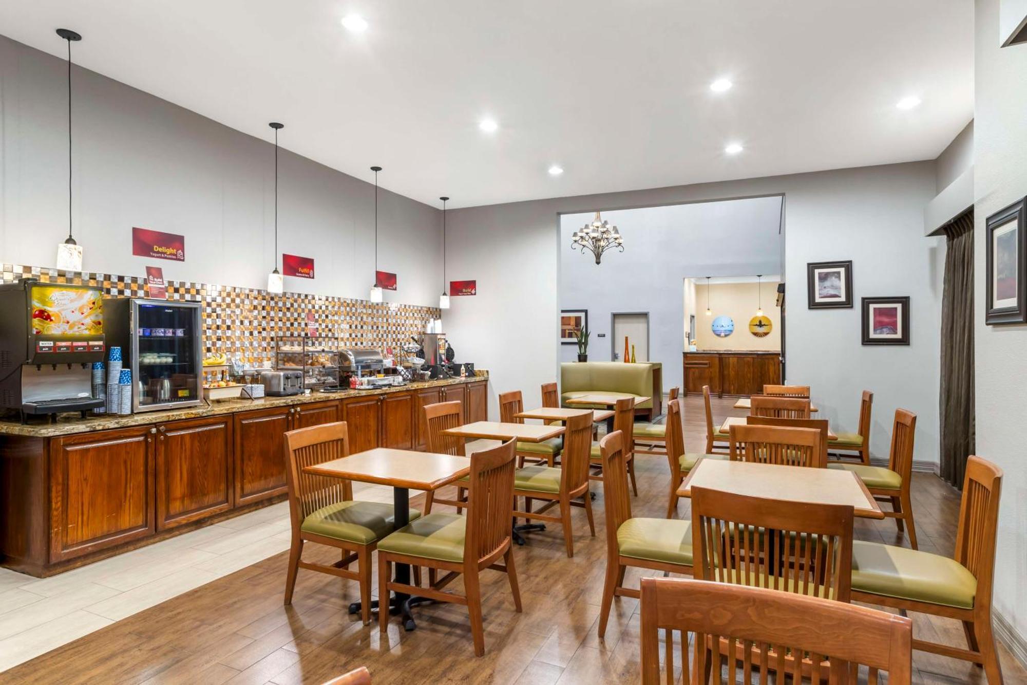 Best Western Plus Hobby Airport Inn And Suites Хьюстон Экстерьер фото